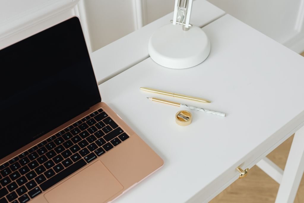 Renter friendly no drill home office organization ideas checklist setup