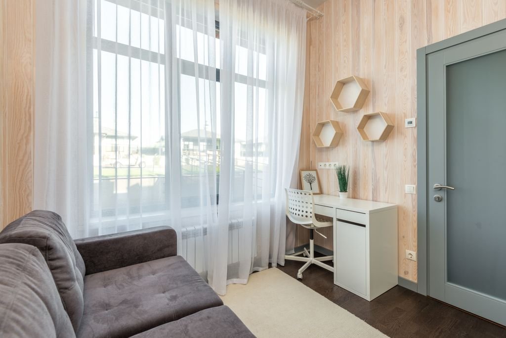 Apartment decor: cozy small apartment home office