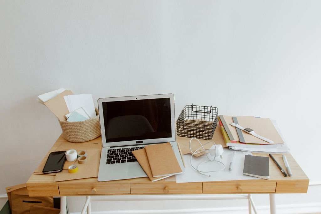 Cable management ideas for a calm renter friendly home office desk